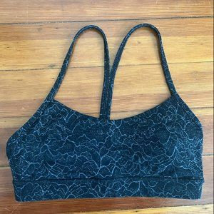 lululemon Flow Y Nulu Bra Light Support, size 6
